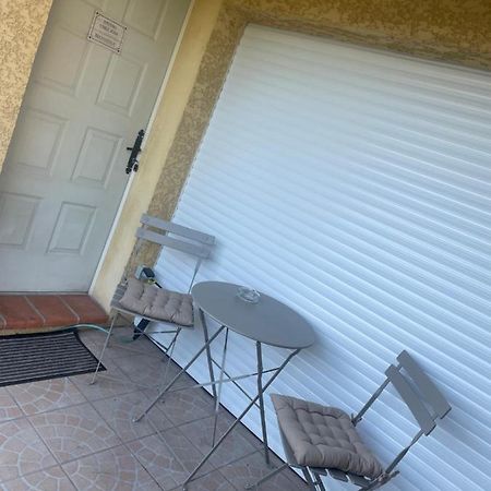 Studio Chez Joss Istres Exterior foto